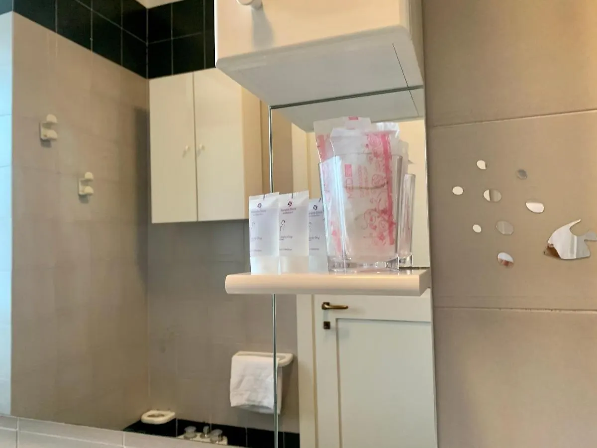 Mamma Ciccia - Lake Front Apartment, Beach And Swimming Pool Lierna 0*,  Italien